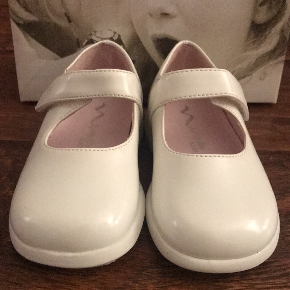 Toddler, White, Mary Jane, velcro.